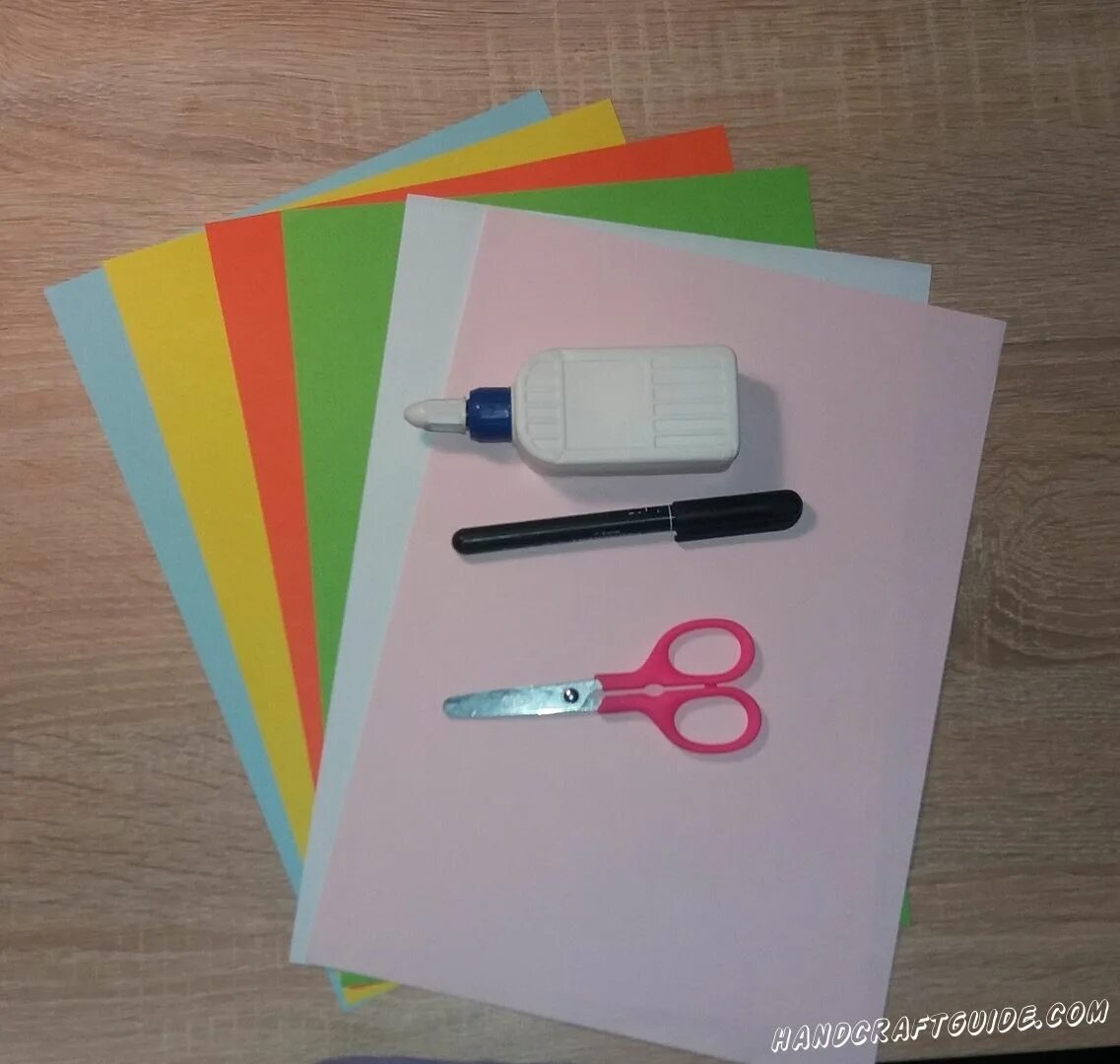 Поделки из цветной бумаги из клея. Цветная бумага ножницы клей. Цветной картон клей ножницы. Цветная бумага клей ножницы фломастеры. Цветная бумага картон клей ножницы.