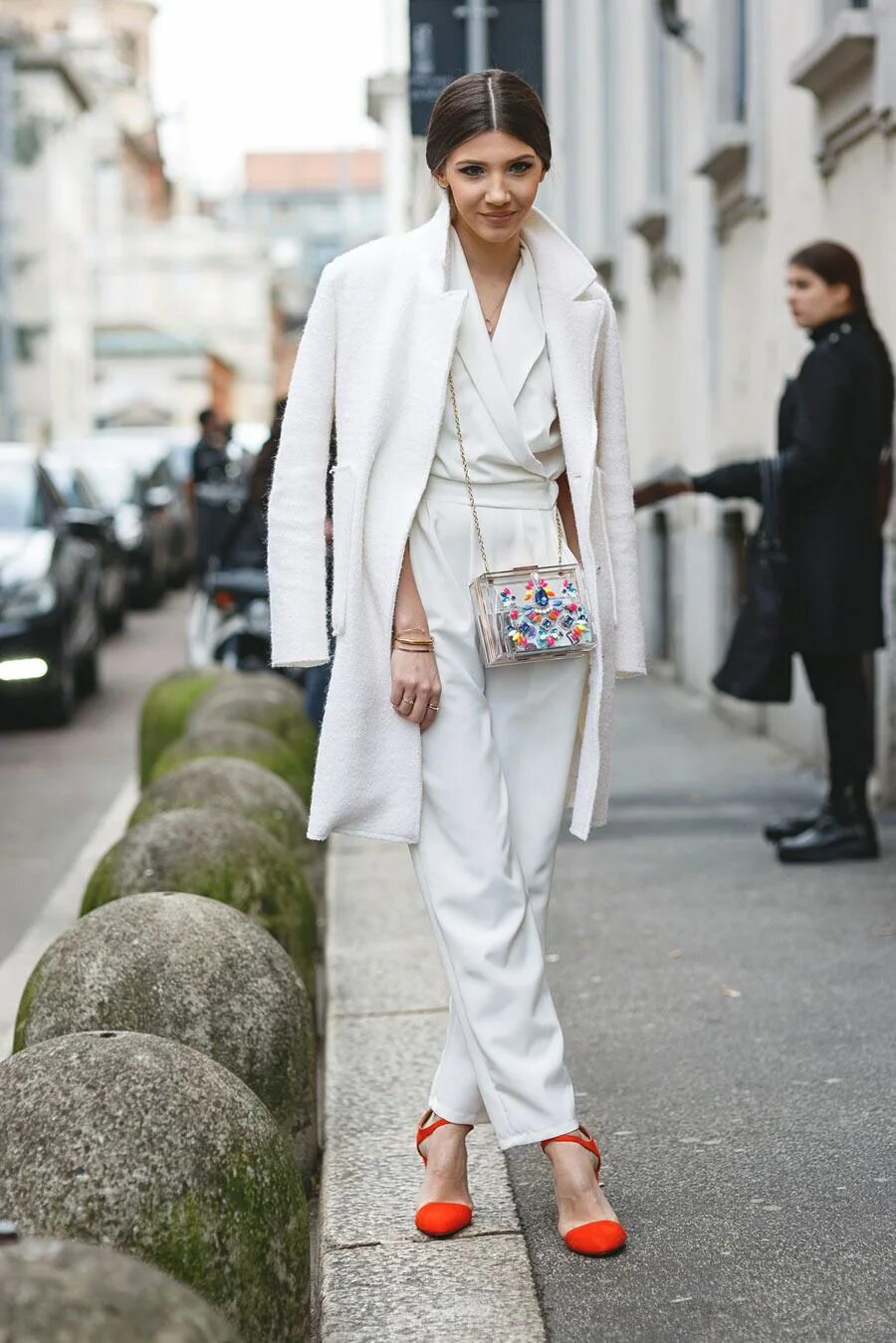 Монохромный лук. Тотал уайт стрит стайл 2020. Тотал лук это. Образ тотал пинк. Бежевый тотал лук.