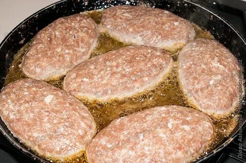 Мягкие сочные котлеты из фарша на сковороде