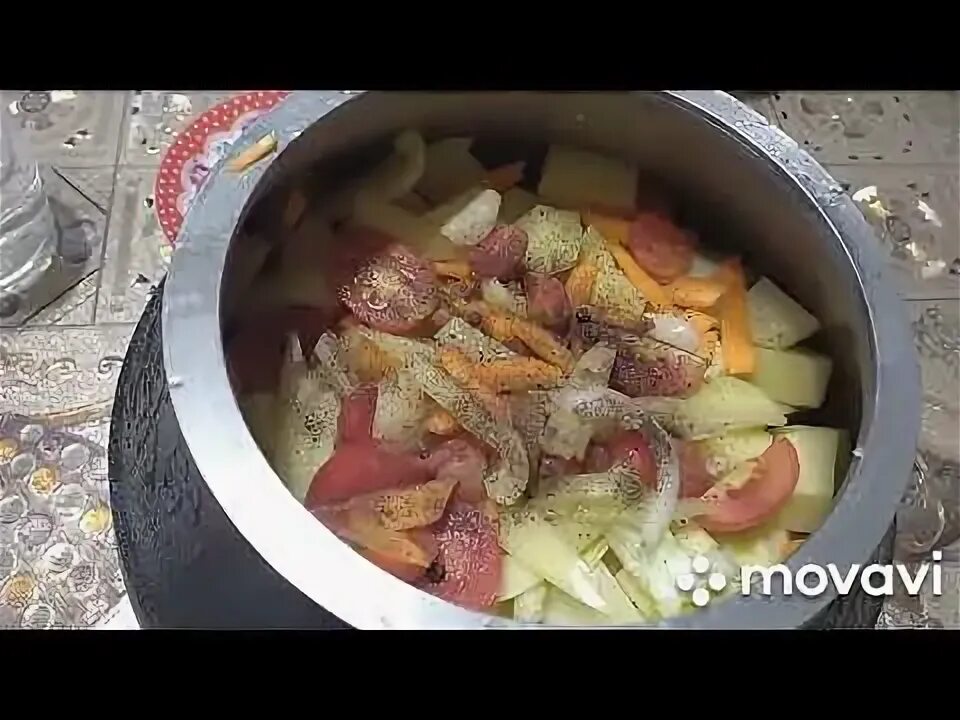 Мясо с картошкой в афганском казане. Афганский казан говядина с картошкой. Баранина с овощами в казане на костре. Баранина с картошкой в казане на плите.