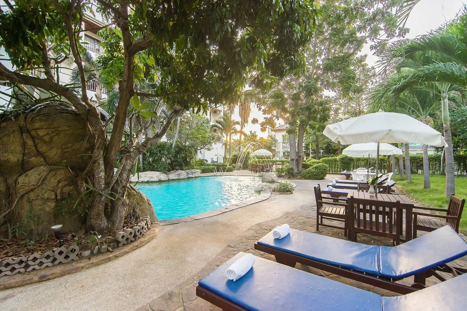 Bella villa metro 3*. Bella villa pattaya 3rd road. Bella villa pattaya 3rd road 3. Bella villa pattaya 3rd road. Bella villa metro 3* (северная паттайя) bed & breakfast superior room / 2ad.