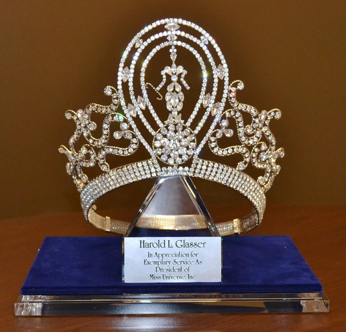 Корона Мисс Вселенная. Награда Мисс Вселенная корона. Корона Мисс Вселенная 2014. Диадема Мисс Вселенная. Гадать короне