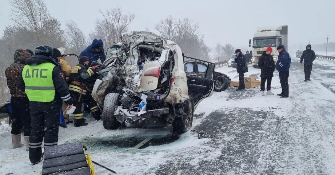 Авария на трассе Волгоград Москва. Авария на Волгоградской трассе. Авария в Волгоградской области. 24 декабря 2018 г