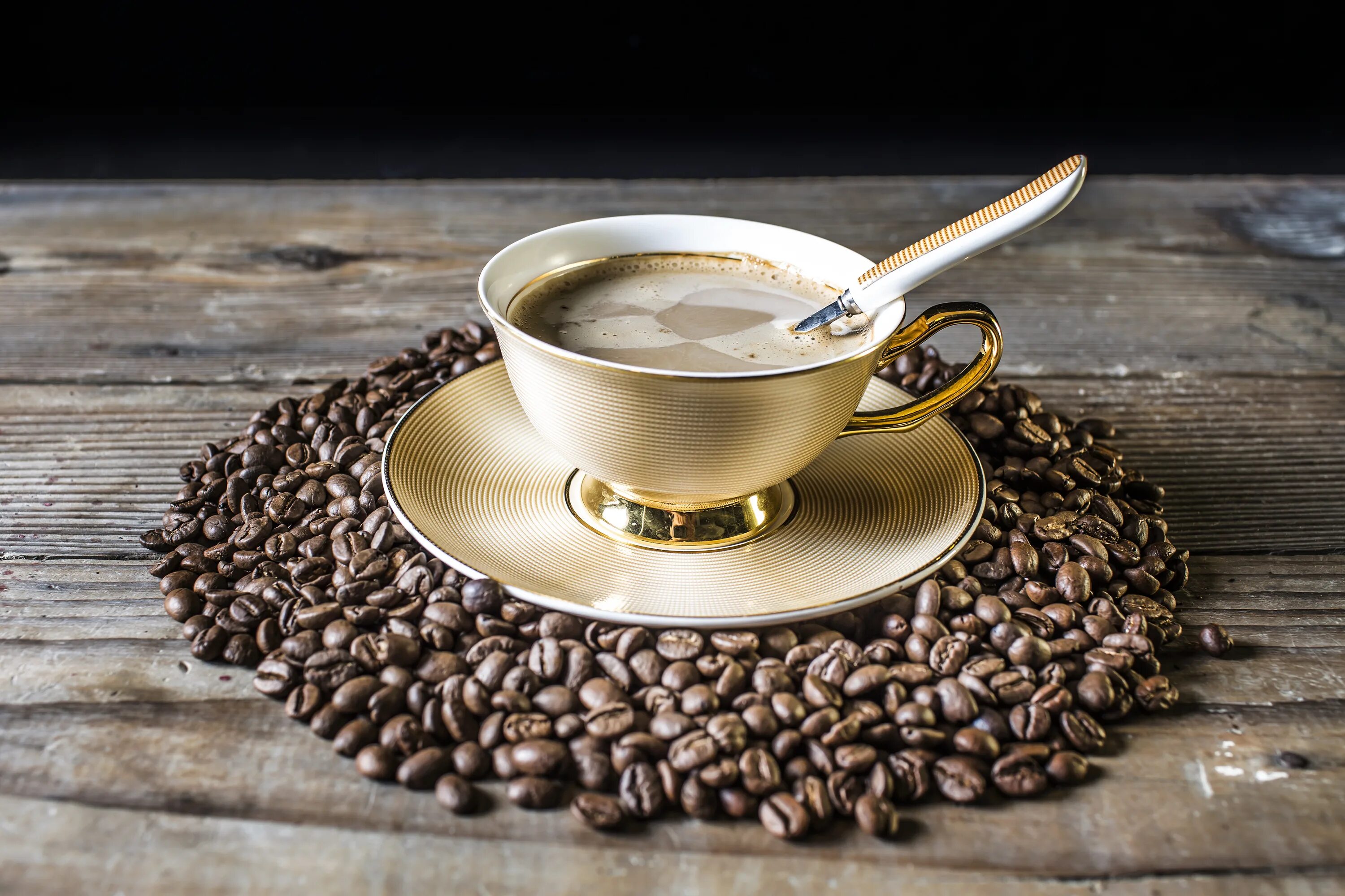 чашка кофе. кофем или кофе. красивые кофейные чашки. тема кофе. кофейный коллаж.