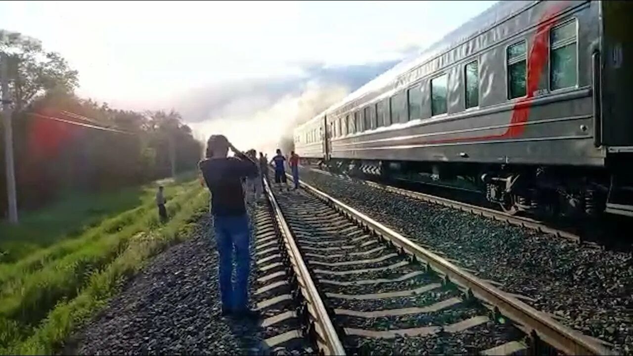 Поезд 001 Москва Волгоград. Горящий поезд. Сгоревшие поезда пассажирские. Пассажирский поезд.