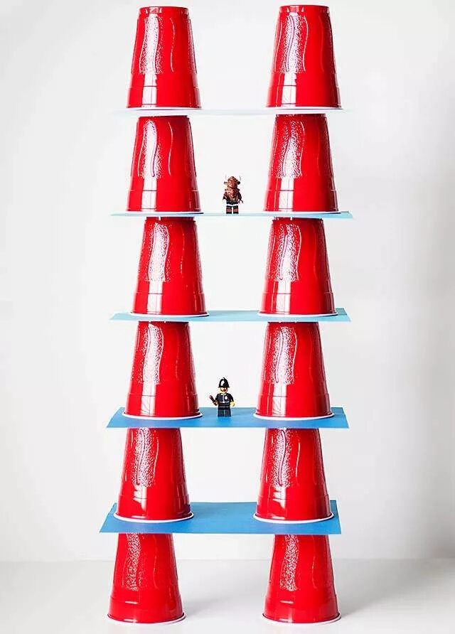 Замок из пластиковых стаканчиков. Башенки из стаканчиков. Башня из стаканчиков. Пирамидка из стаканчиков. Замок из стаканчиков.