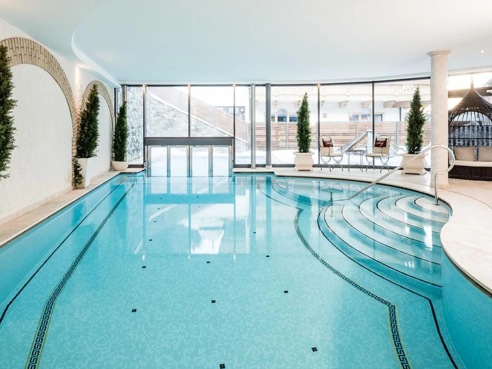 Luxury spa hotels. Мандарин ориентал дубай бассейн. Закрытые бассейны. Самый красивый спа. Бассейн в отеле.