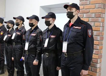 Молодые сотрудники полиции