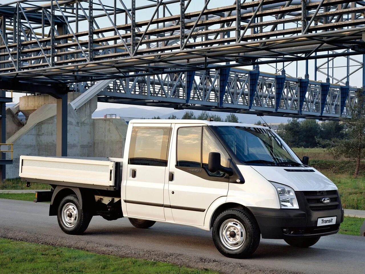 Авто дв транзит. Форд транзит 4х4 бортовой. ford transit double cab. форд транзит шасси. ford transit 2006 бортовой.