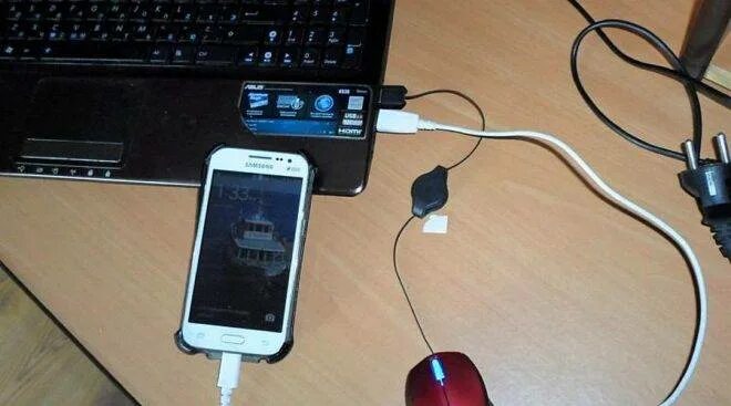 Зарядка телефона через USB. Зарядка смартфона от ноутбука. Смартфон подключен к ноутбуку. Зарядка ноутбука без зарядного устройства. Как использовать ноутбук как телефон