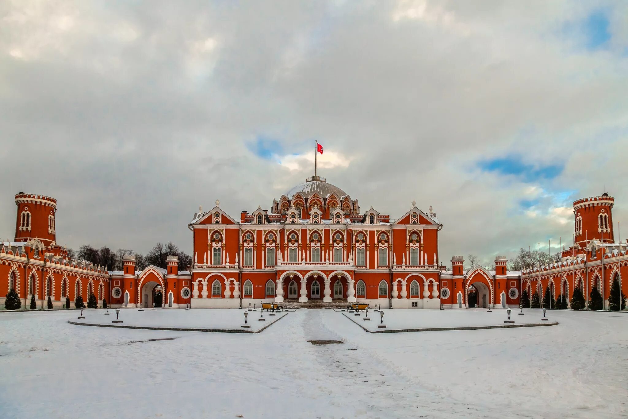 Петровский путевой дворец в Москве. Петровский путевой дворец Казаков. Казаков Петровский подъездной дворец Москва. Путевой дворец билеты