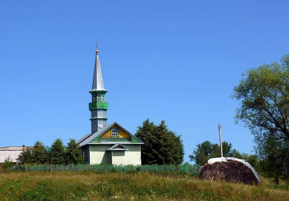 Татарское азелеево зеленодольский район. Мечеть села юлдус. Борискова мечеть. Мечеть урсала альметьевск. Кугунур балтасинский район мечеть.