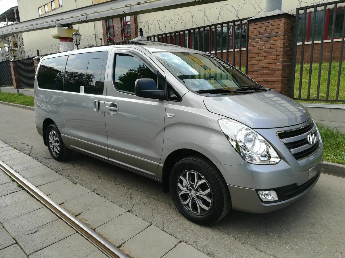 Купить минивэн бу в москве и московской. Хендай Гранд Старекс 2017. Hyundai Starex h1 2017. Hyundai h1 Grand Starex. Hyundai Grand Starex, 2017 г..