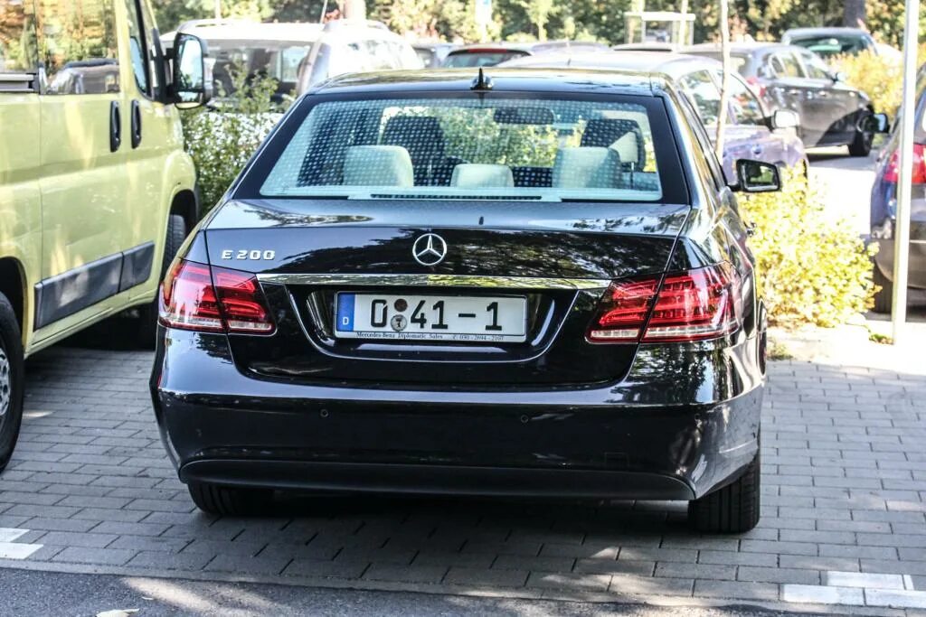 Номера the m5. Блатные номера в германии. мерседес с 200 на германских номерах. германские автомобильные номера. немецкие номера машин.