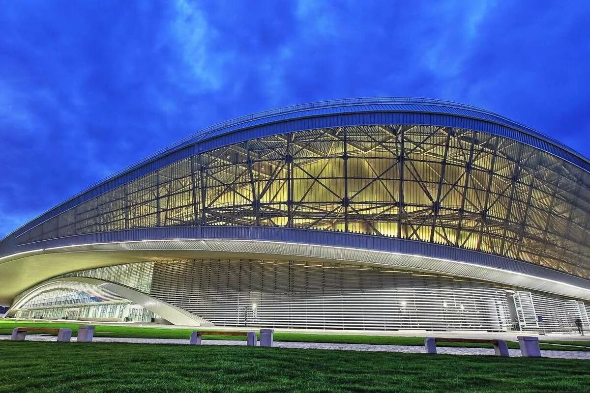 Легкоатлетический манеж гцолифк. Казань из стадиона дворец водных видов спорта. Крытый конькобежный центр «адлер-арена». Спортивные объекты нужно включить в маршрут. Современный школьный стадион.