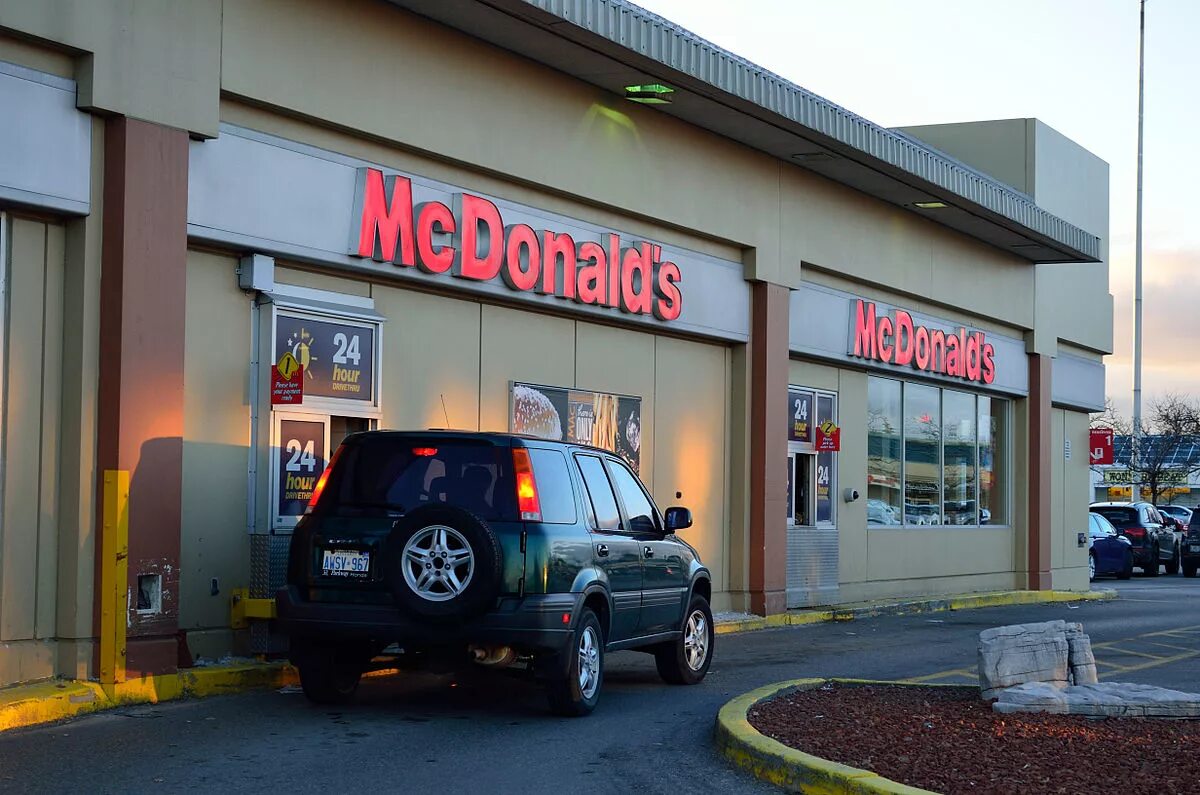 Drive thru. Drive thru MCDONALDS. Макдональдс авто. Drive thru кафе. MCDONALDS Drive through.