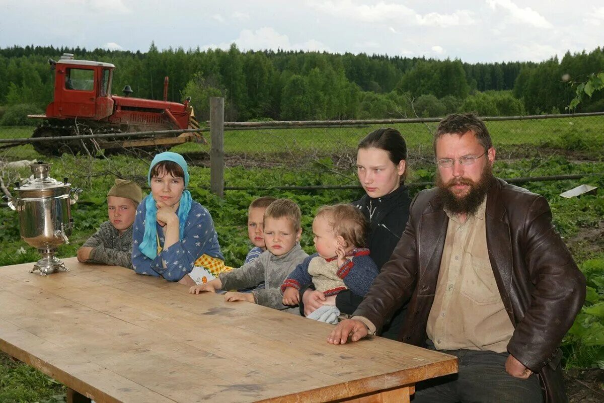 Родители переехали в деревню. Деревня Слобода Германа Стерлигов.