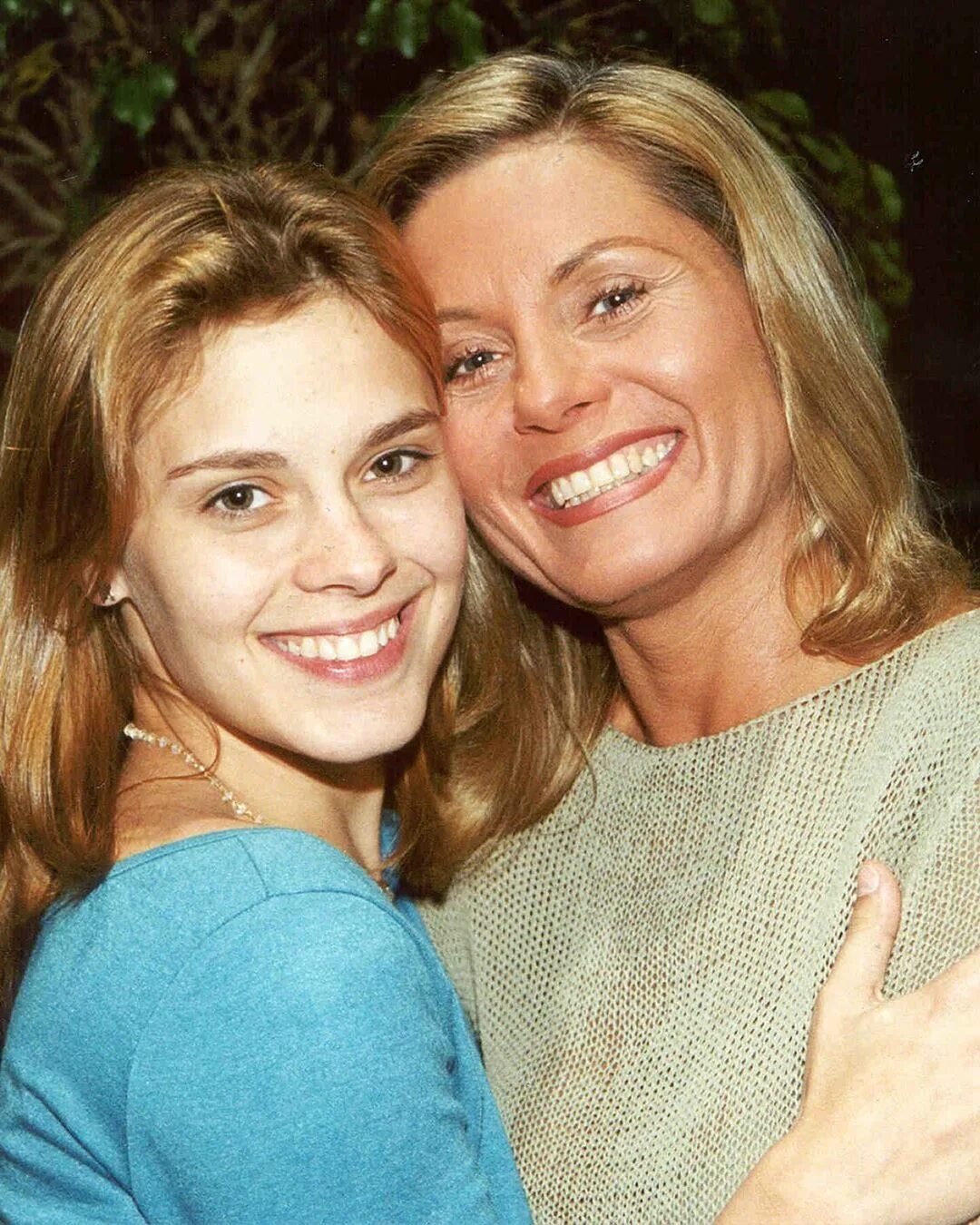 Капиту семейные узы. Луиджи баричелли и джованна антонелли. Дебора секку семейные узы ирис. Ирис и педро семейные узы. Луиджи баричелли и джованна антонелли.