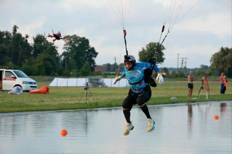 Соревнования сейчас идут. Роликовые лыжи. Дворовый хоккей на траве. Соревнования по фоновой ходьбе. Роликовые лыжи.