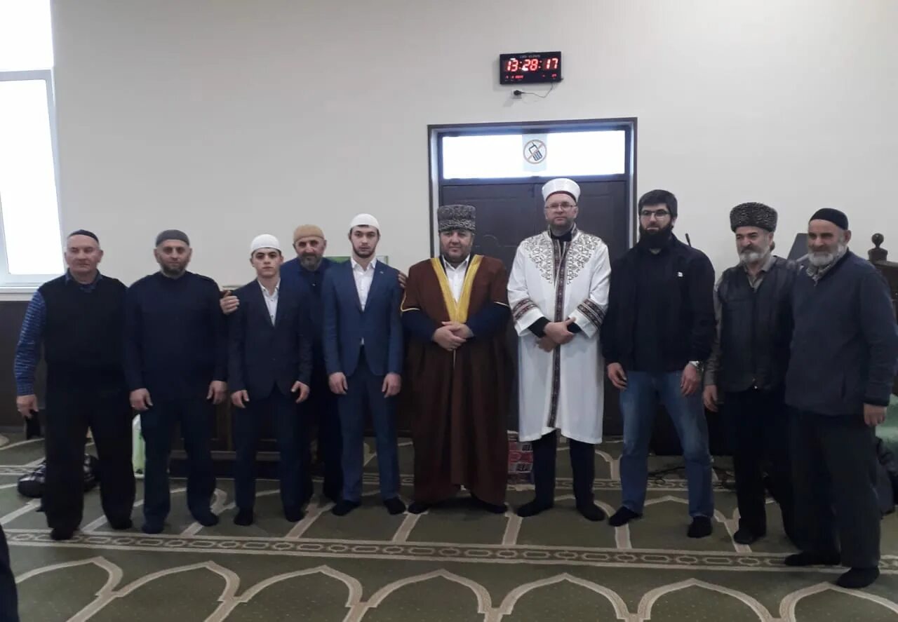 Мичуринский кчр прикубанский район. Белова ольга николаевна эльбарусовская сош. Мичуринский кчр. Ильяс дум кбр имам. Мичуринский кчр.