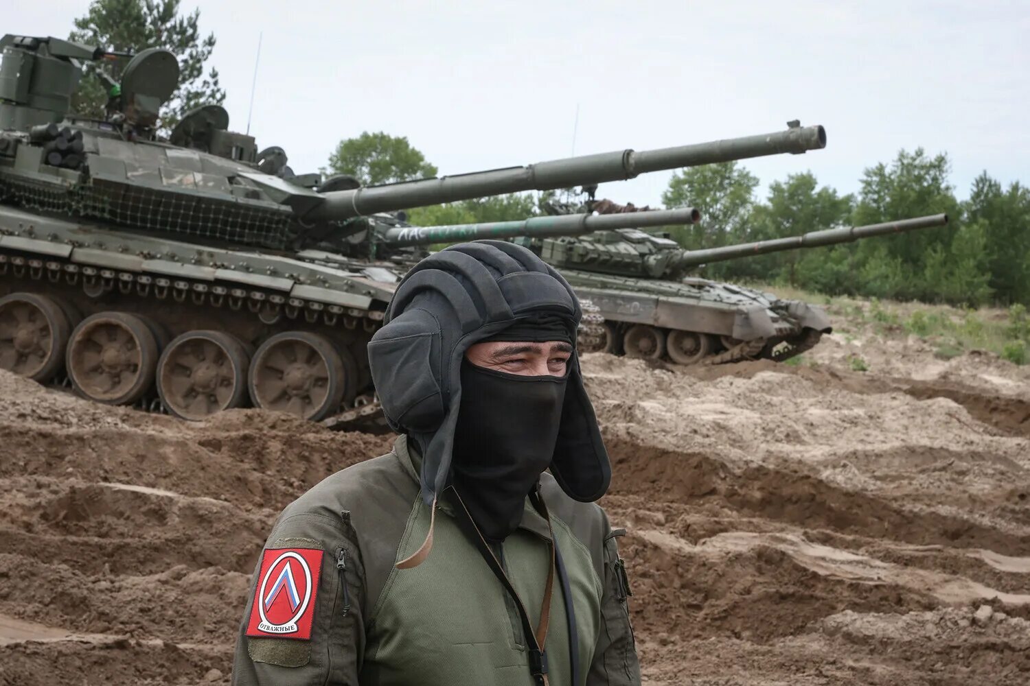 Экипаж танка Алеша. Награждение экипажа танка Алеша. Танкист Алеша против танков. Танк Алеша. Танковые алеша