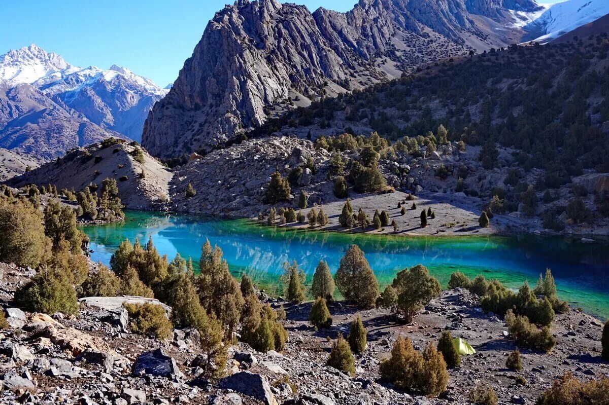 Фанские горы озеро алаудин. Фанские горы. Фанские озера таджикистан. Фанские горы таджикистан. Фанские озера таджикистан.