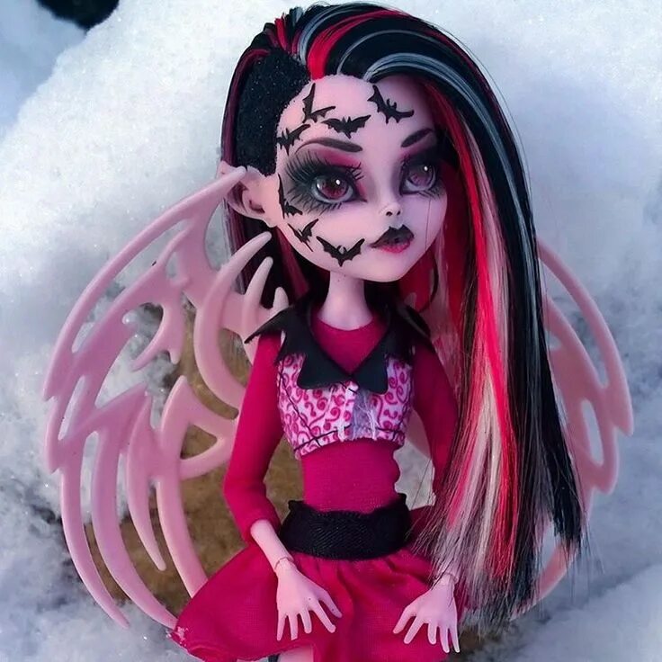 Монстр хай ари хантингтон кукла. Monster high neon. Ооак куклы монстер хай. Твайла монстр хай 2022. Куклы монстер хай 2023.