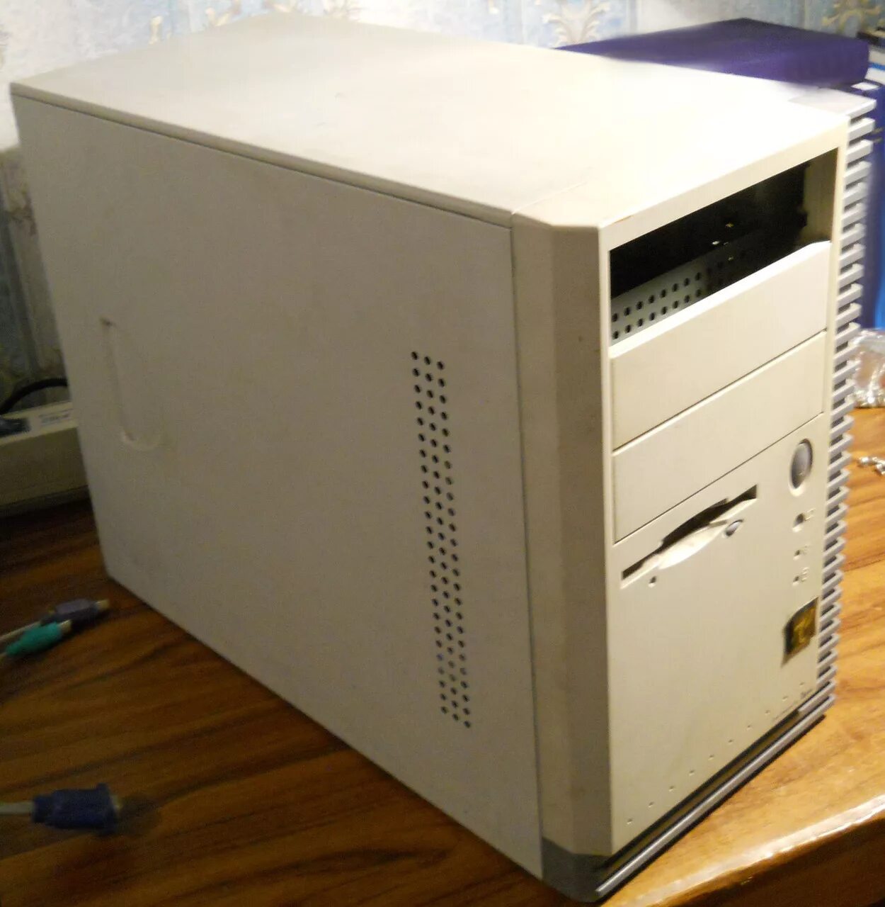 Старый белый корпус. Мини атх корпус inwin белый. корпус инвин мини атх старый. корпус инвин atx с6. корпус depo микро atx.