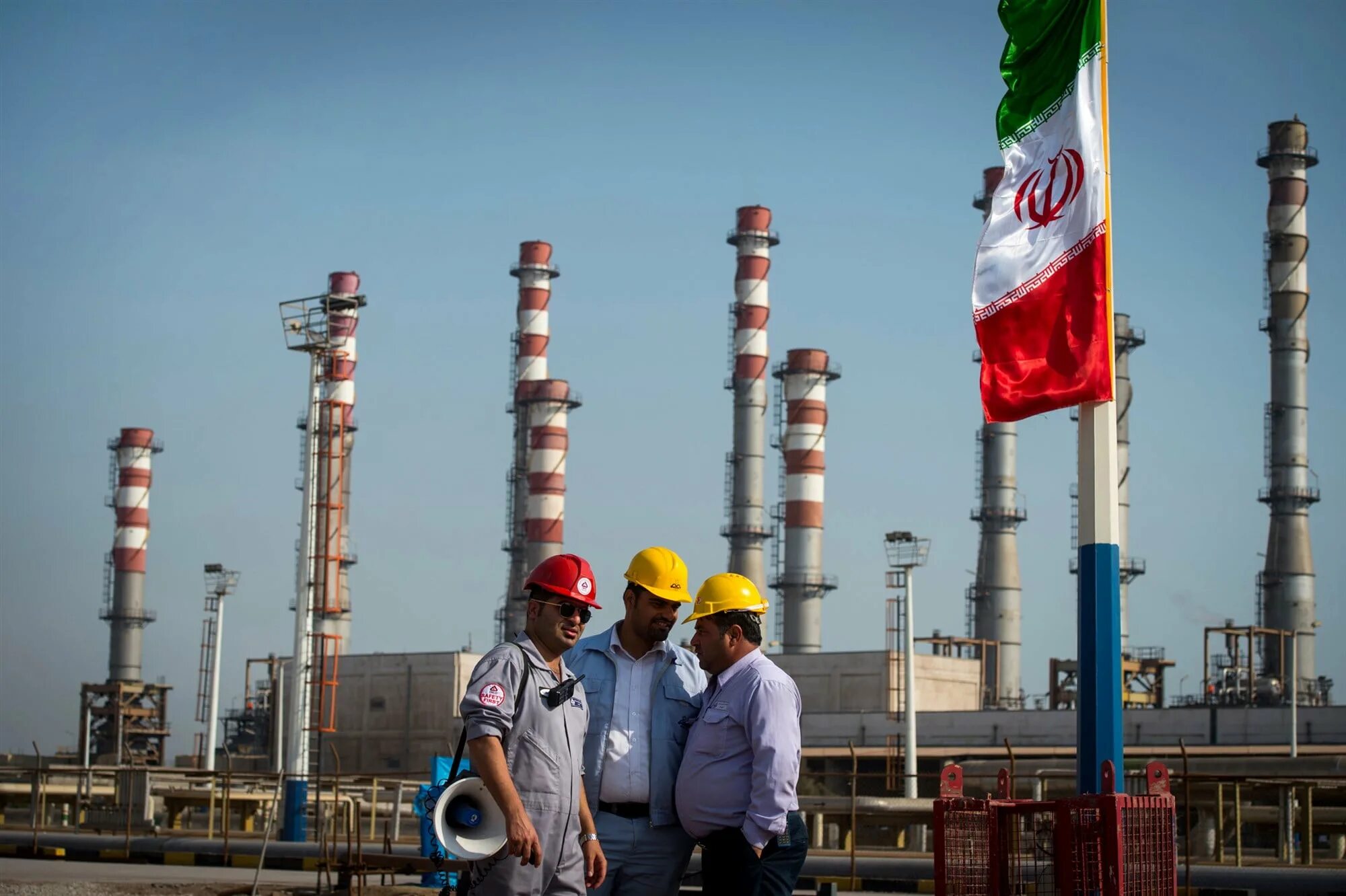 Город в иране крупный нефтедобывающий центр. Природный газ иран. месторождения газа в иране. газодобывающая промышленность ирана. добыча нефти в иране.