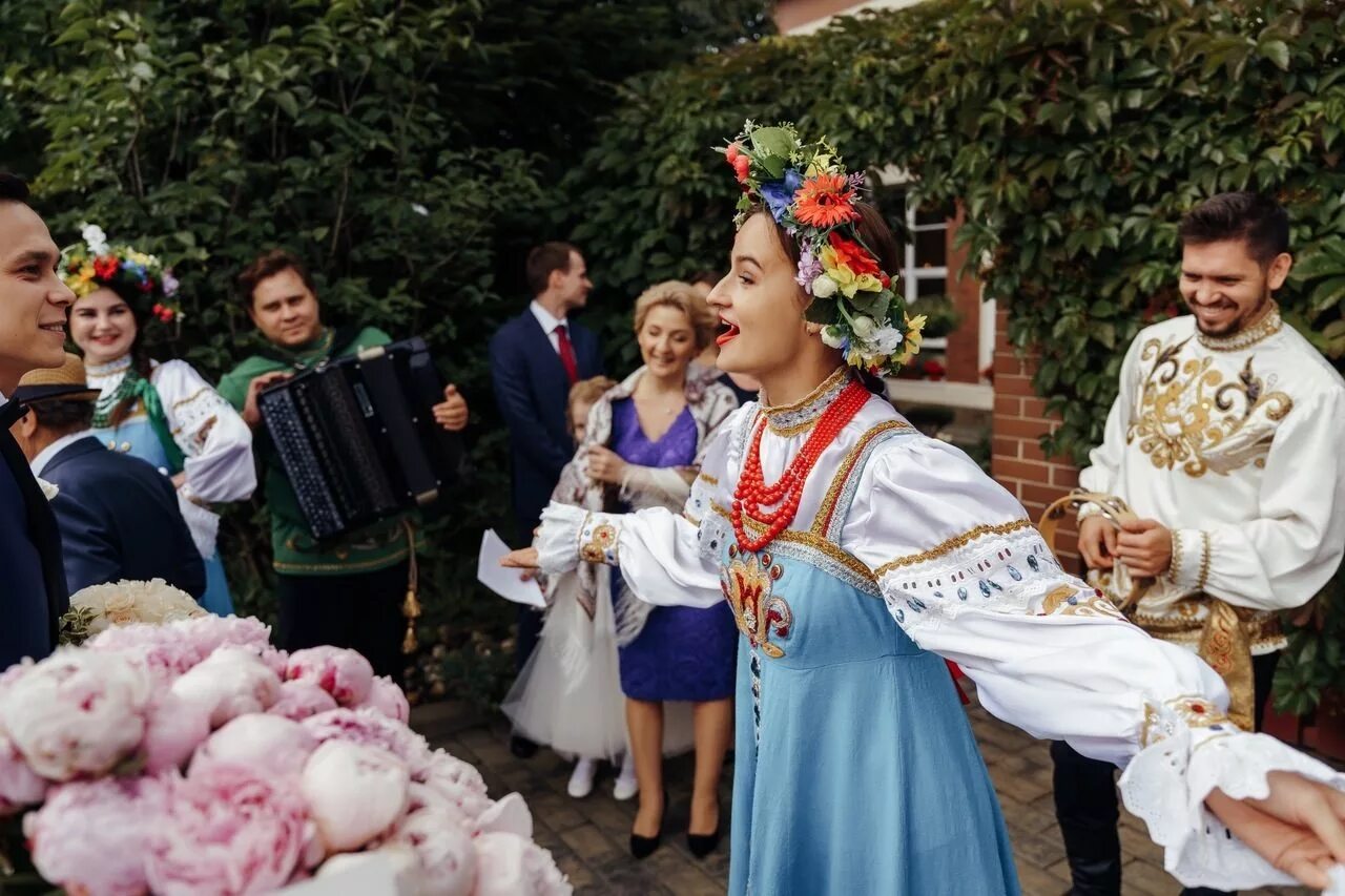 Свадебные обычаи. Свадебные обряды выкуп невесты. Украинская свадьба. Свадебные обряды современные. Сватать жениха