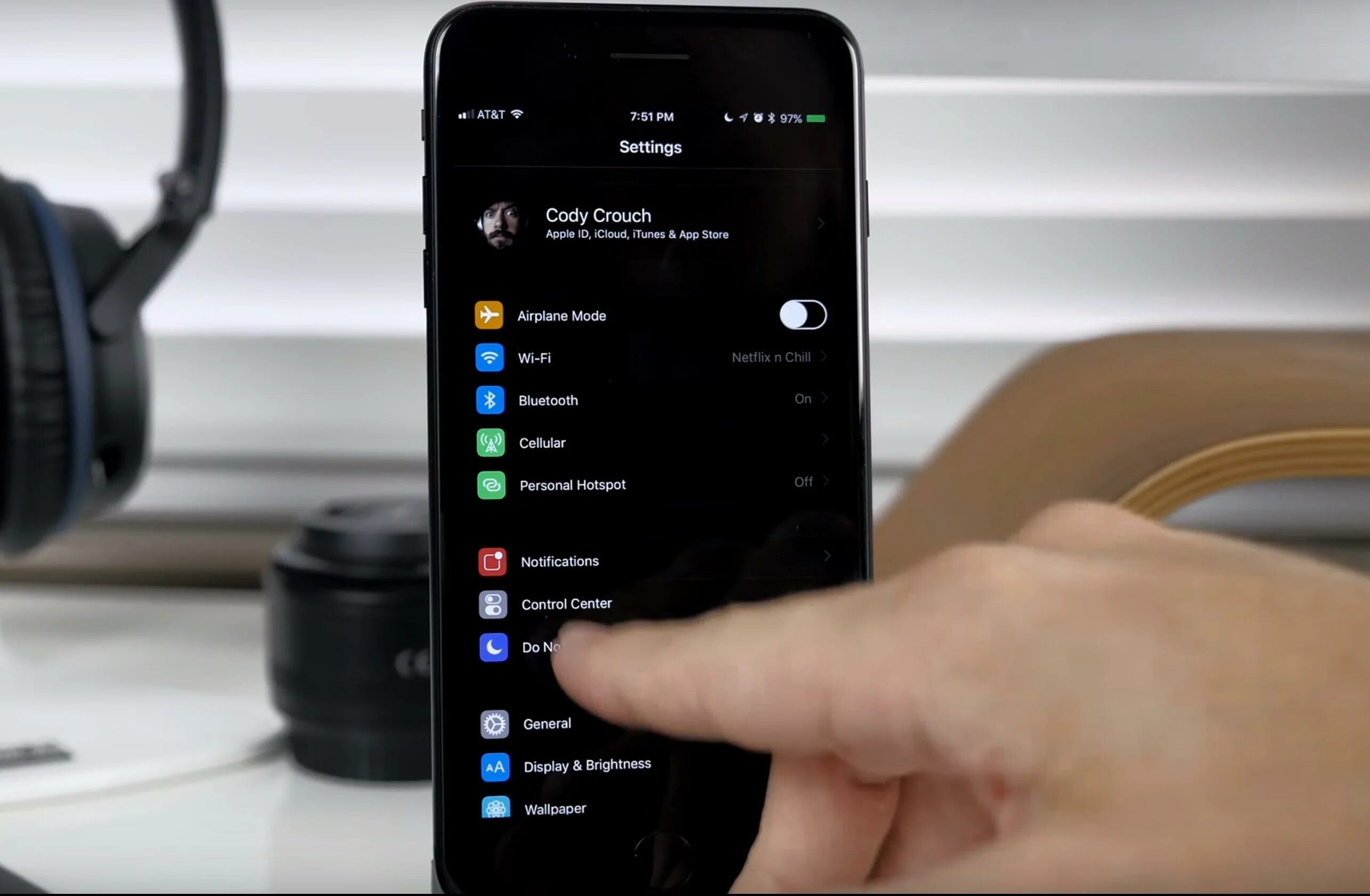 Включить темную тему айфон. Темная тема на айфон. темная тема ios. ios 16 темная тема. айфон ios 14 dark mode.