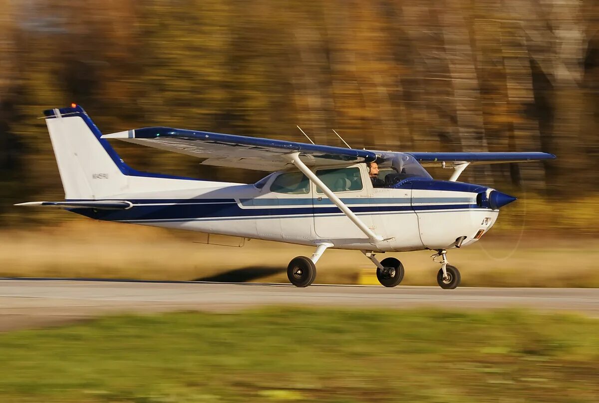 Сесна 172. Самолет Cessna 172. Цесна 172s. Легкомоторный самолет Cessna 172. Cessna 172 4-х местный.