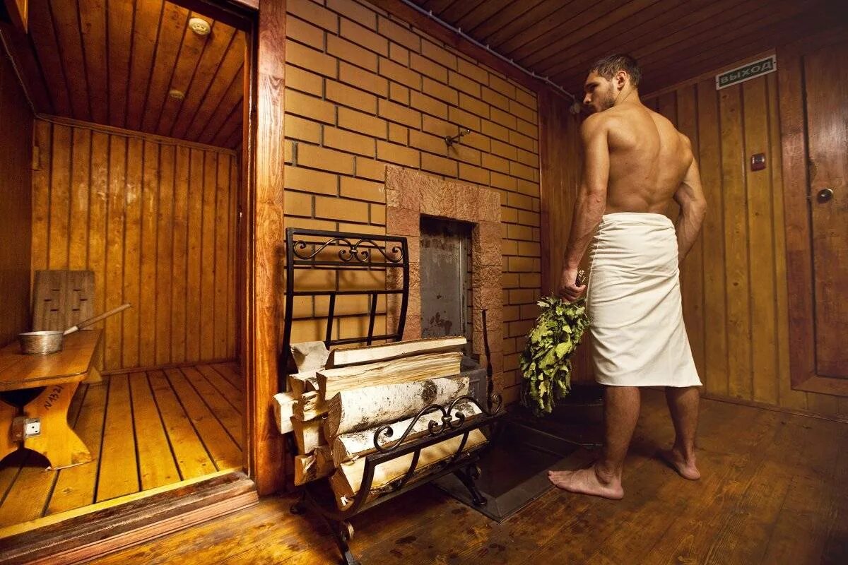 Баня. Деревенская баня. Мужчины в бане. Мужчины в деревенская баня. Сауна мужчины видео