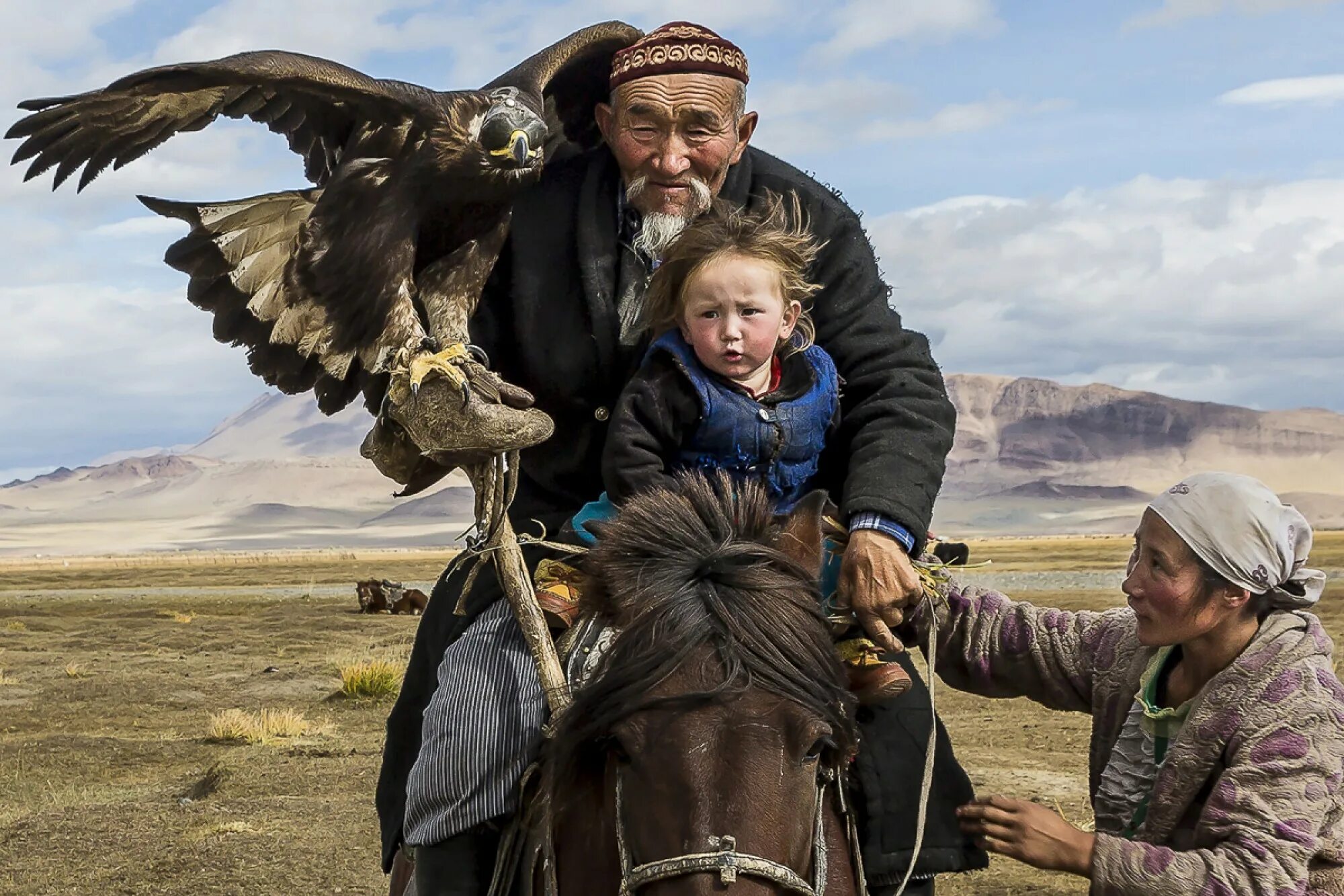 Kazakh people. Монголия казактары. Беркутчи Киргизия. Алтайские казахи. Казахи люди.