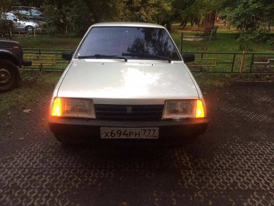 Можно ли ездить на ваз. Американки ваз 2109. ваз 21099 американки. ваз 21099 американки на поворотники. жёлтые габариты ваз 2109.
