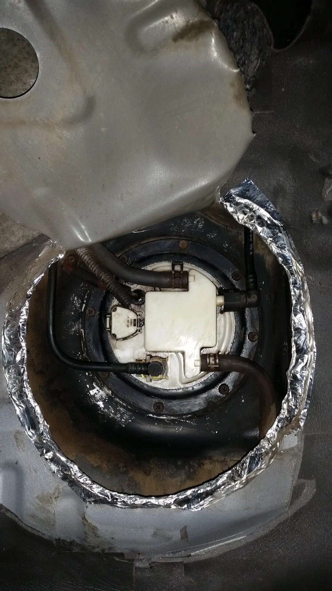 Топливный фильтр рав4 3 поколение. Бензонасос тойота рав 4 1 поколения. Насос топливный тойота рав 4 2007г. Топливный фильтр рав4 3 поколение. Топливный насос рав 4 2006.