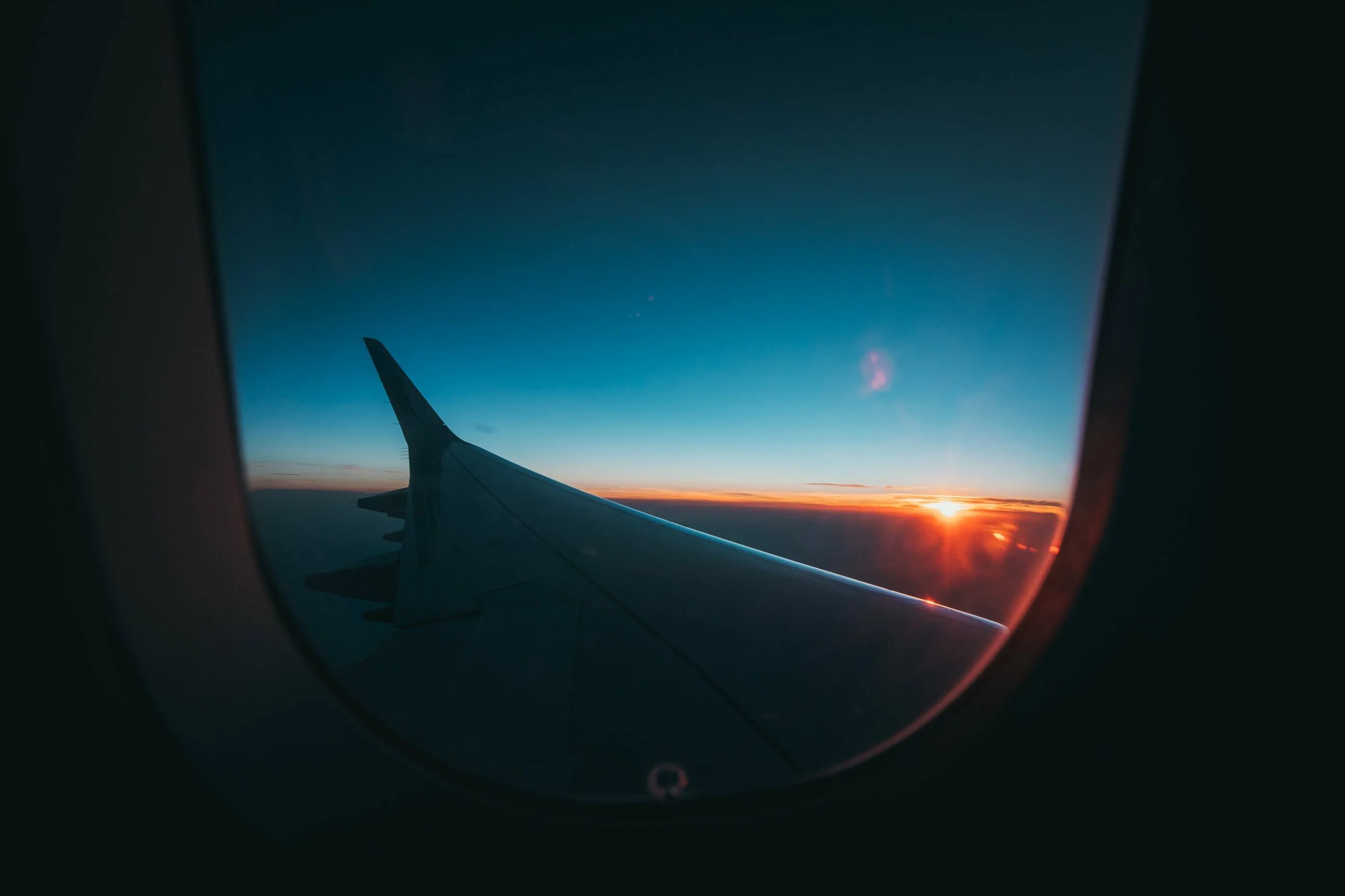 Боинг иллюминатор. Иллюминатор а320. boeing 737-800 вид из иллюминатора над крылом. боинг 737-800 место 3f вид из иллюминатора. иллюминаторы боинг 747.