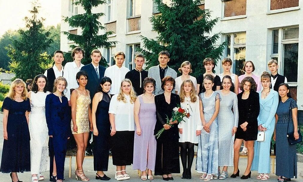 Фото выпуска школа 2. МЭСИ выпуск 1998. Выпускники 1999 года.Москва школа 5. Фамилии выпускников. Выпускники 1 школы с 90 года