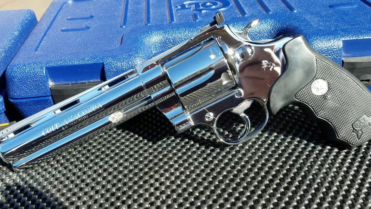 Gun steel. Револьвер Colt Anaconda 44 Магнум. Кольт Анаконда.44 Magnum. 44 Magnum револьверные патроны. Gun Metall 650-GM.