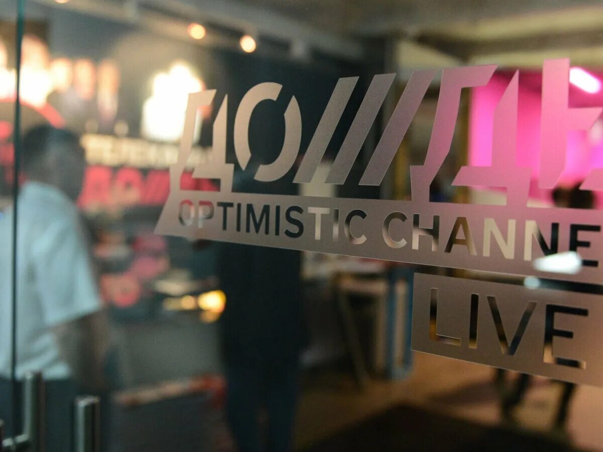 Телеканал дождь студия. Телеканал дождь заставка. Телеканал дождь. Телеканал дождь. Дождь телеканал дождь.