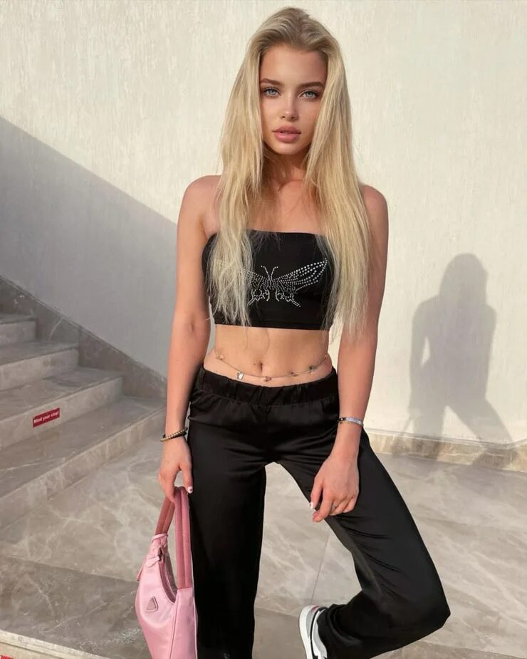 Брулетова. Алла брулетова. Алла брулетова видеообзор бентли. Брулетова онлифанс. Марьяна ро торчащие соски.