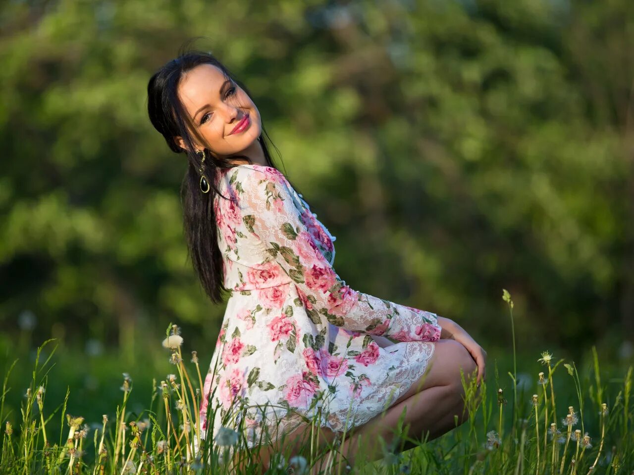 Девушка в платье летнем. Фото жен природа. Фотосессия на природе. Красивые девушки в сарафанах. Фотосессия девушки на природе.
