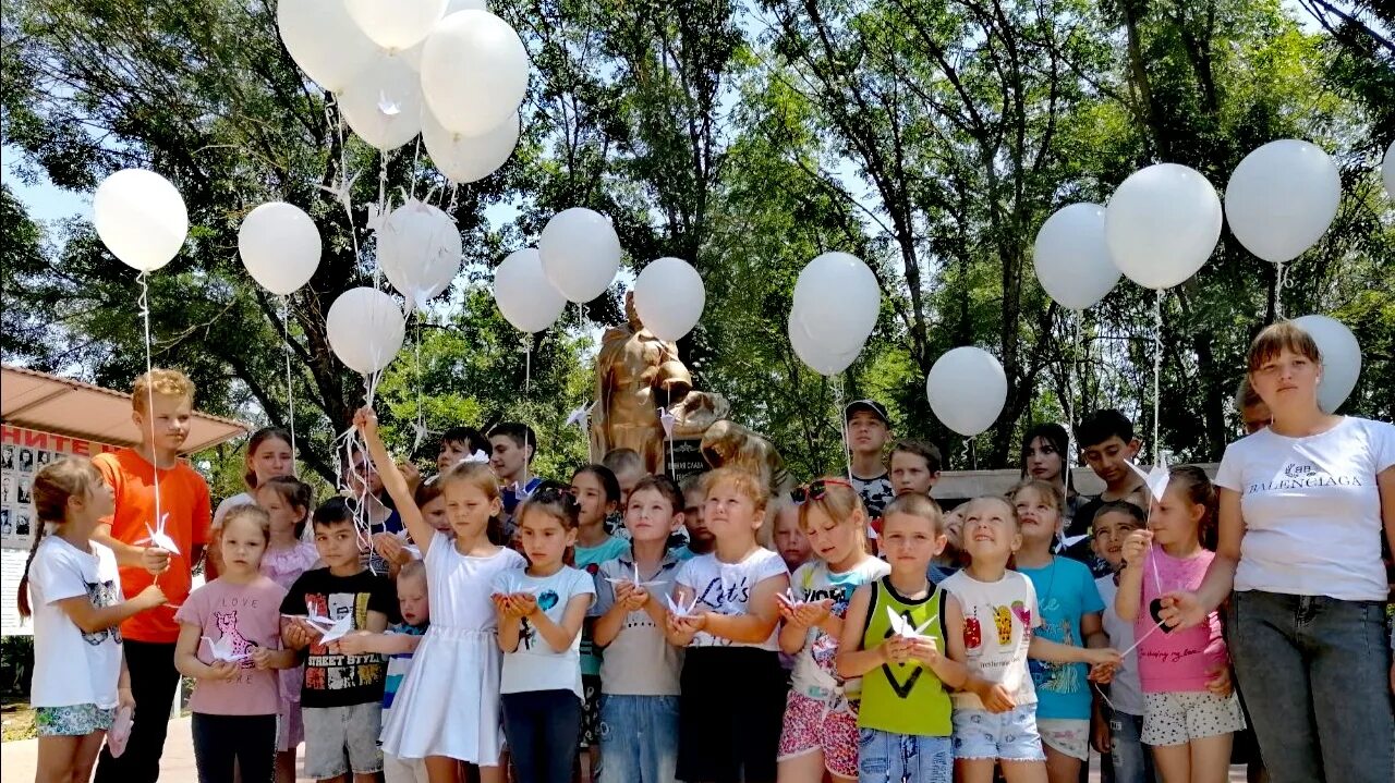 Праздник день защиты детей в парке Победы Орловка. Орловка Ставропольский край Кировский район лето 2023. Село Елизаветинское Ставропольский край Благодарненский район. Белые Журавли на 22 июня. Акция журавли 22.03 2024