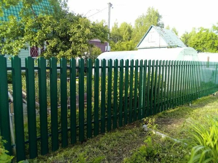 Красивый деревенский забор. Сломанный деревянный забор. Старинный деревянный забор. Старый забор в деревне. Забор из дерева.