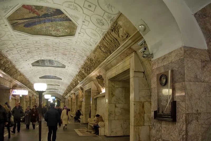 Метро новокузнецкая вестибюль. Московский метрополитен станция новокузнецкая. Станция метро новокузнецкая. Новокузнецкая станция метро москва. Московский метрополитен станция новокузнецкая.