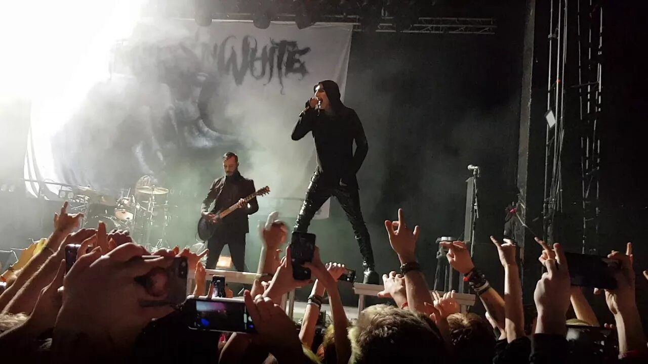 Концерты 18 ноября в москве. Концерт Motionless in White на стадионе. Motionless in White на сцене. Концерт Motionless in White 2012-. Somebody told me Motionless in White.