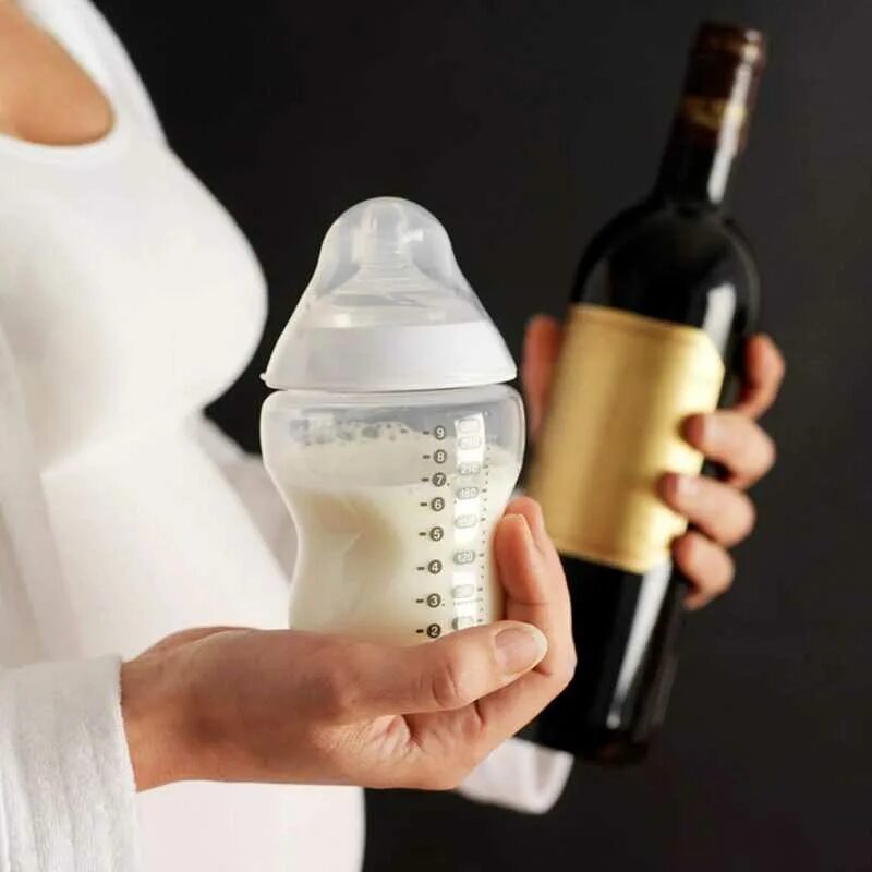 Можно ли пить мамам. Алкоголь и беременность. Бутылочка молока. Бутылочка с молоком.
