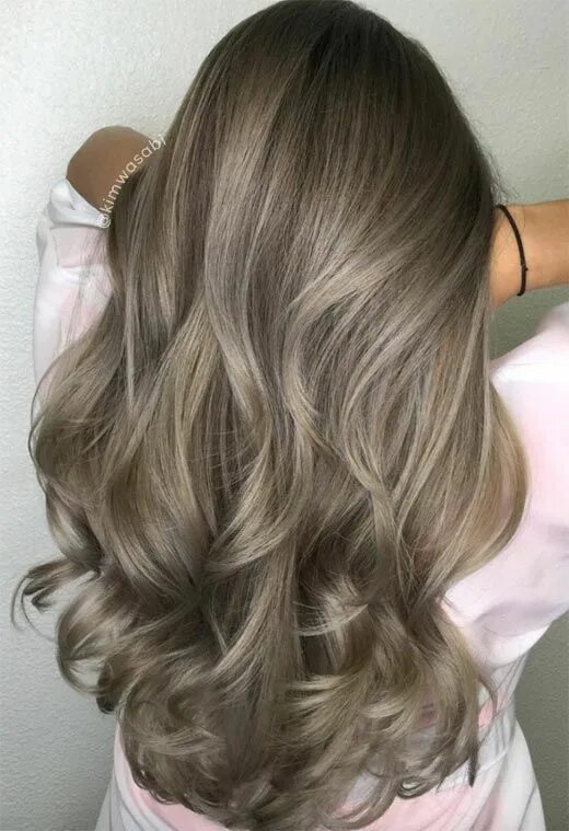 Ash blonde. Песочно пепельный цвет волос. Медово пепельный цвет волос. Ash blonde цвет волос. Пепельно песчаный.