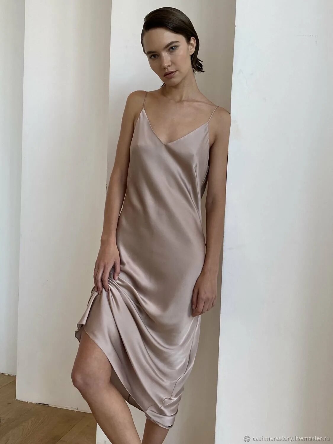 Платье в бельевом стиле. Zarina платье комбинация 2021. Атласное платье комбинация maxi boohoo. 2mood платье комбинация. Платья сорочки на бретельках.