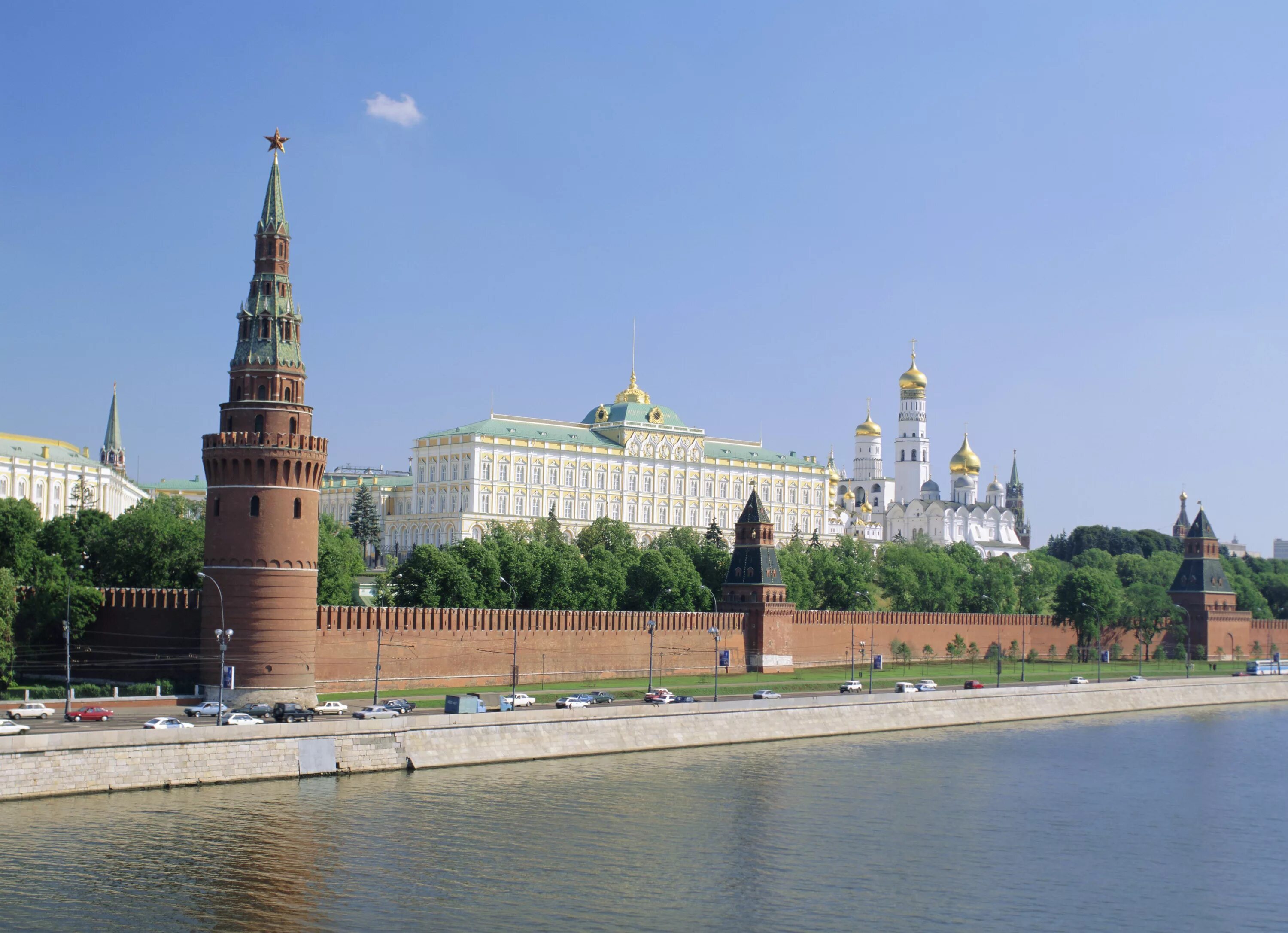 Кремль администрация президента. Московский Кремль Moscow Kremlin. Тайницкая башня Московского Кремля. Кремль в Киеве.